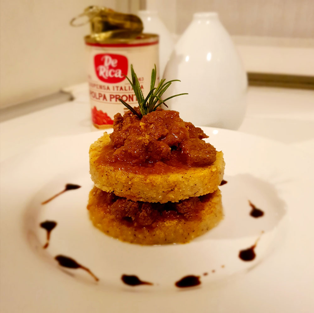 Spezzatino di cervo con polenta e riduzione al Teroldego
