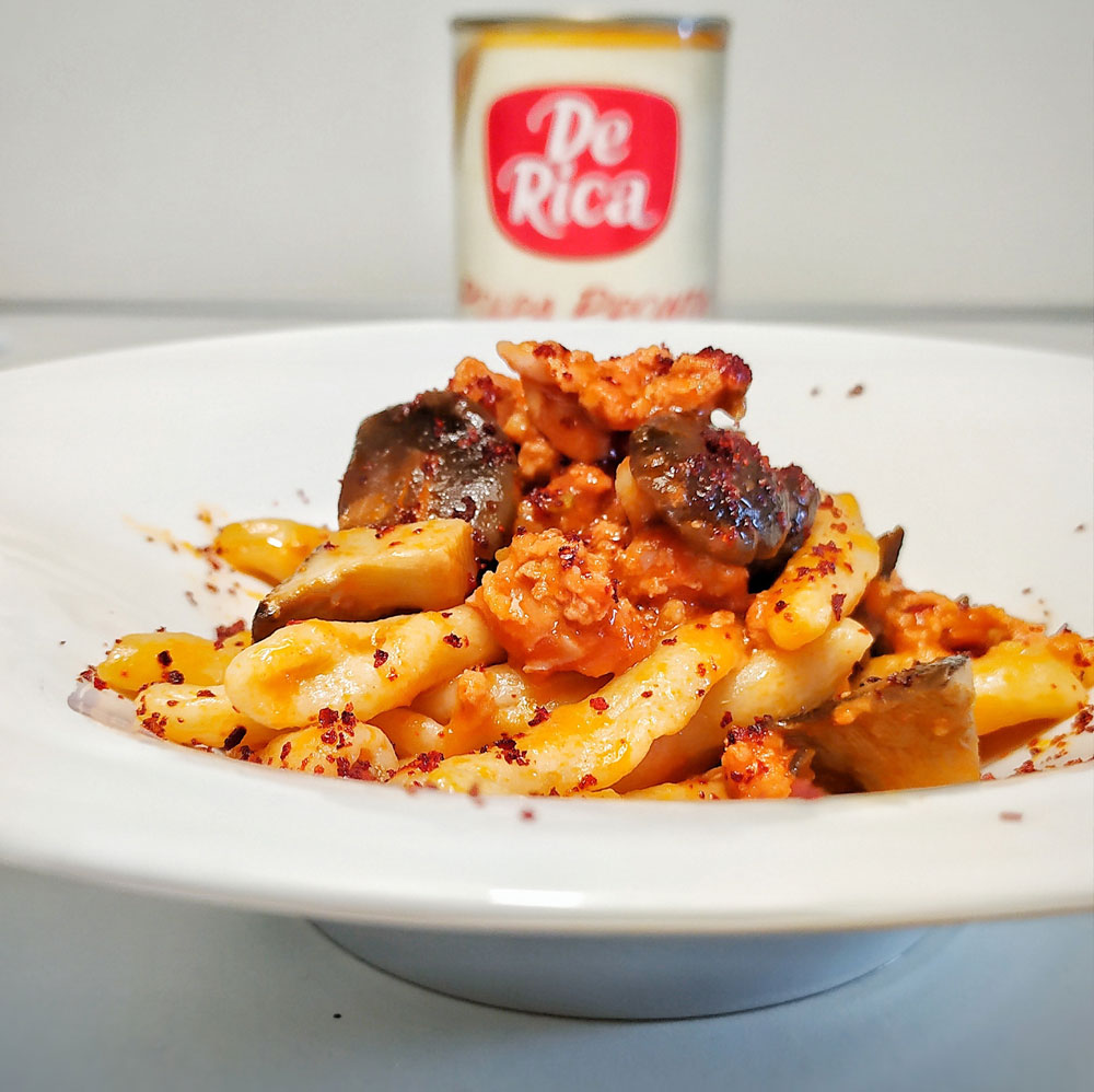 Cavatelli caserecci funghi, salsiccia e cruschi
