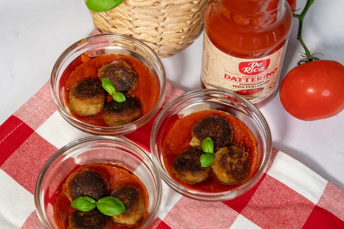 Mini polpette di melanzane con dip di passata