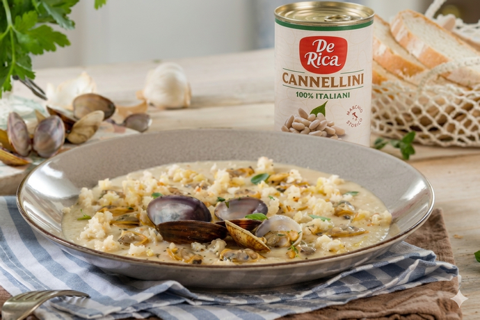Crema di cannellini, vongole e crumble di pane