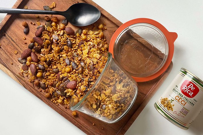Granola salata con ceci e paprica