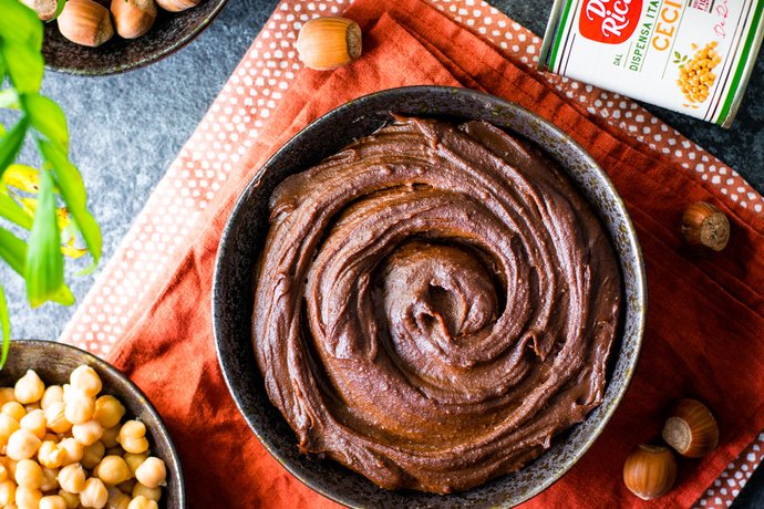 Hummus dolce al cacao e nocciole