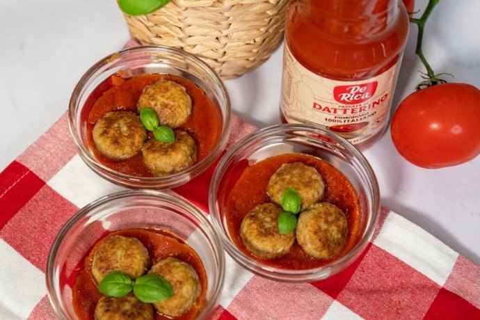 Mini polpette di melanzane con dip di passata