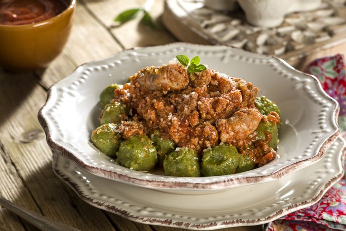 Strangolapreti al sugo di luganega trentina