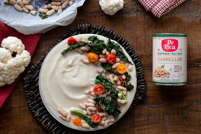 Crema di cavolfiore e camembert con cannellini, cavolo nero e pachino al forno