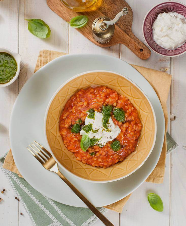 Orzotto al pomodoro con burrata e salsa al basilico