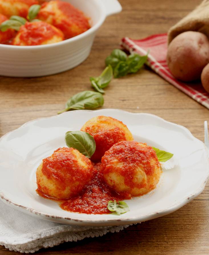 Polpette di patate e cipolla al pomodoro