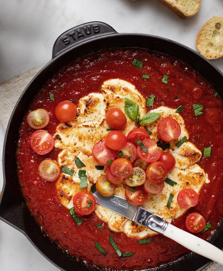 Queso de cabra al horno en salsa marinera