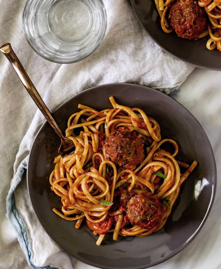 Tomates Cherry a la Marinera con Albóndigas