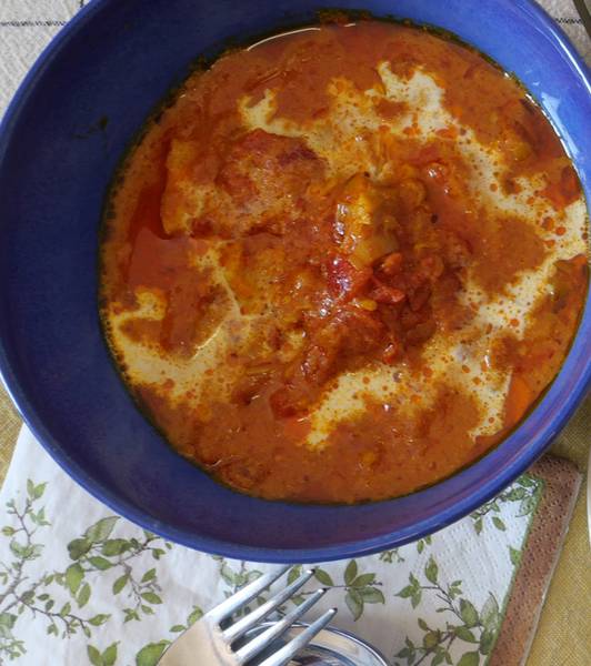 手作りナンとほろほろに柔らかいバターチキンカレー