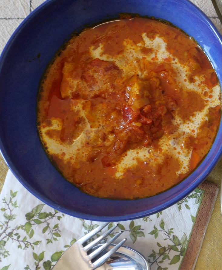 手作りナンとほろほろに柔らかいバターチキンカレー