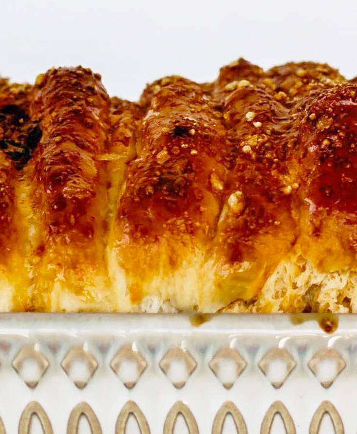 Caramelized Tomato and Mozzarella Pull-Apart Bread