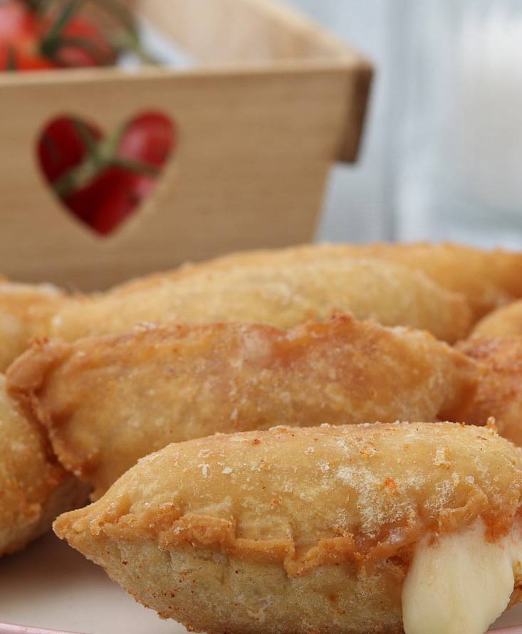 Calzoncini fritti al pomodoro