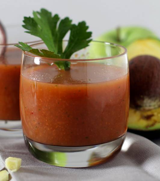 Centrifugato al pomodoro, zenzero e carota