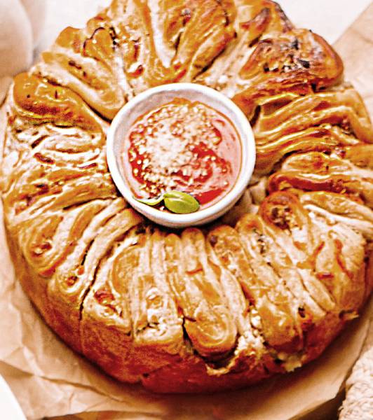 Cheesy Pesto Pull Apart Bread with Marinara.