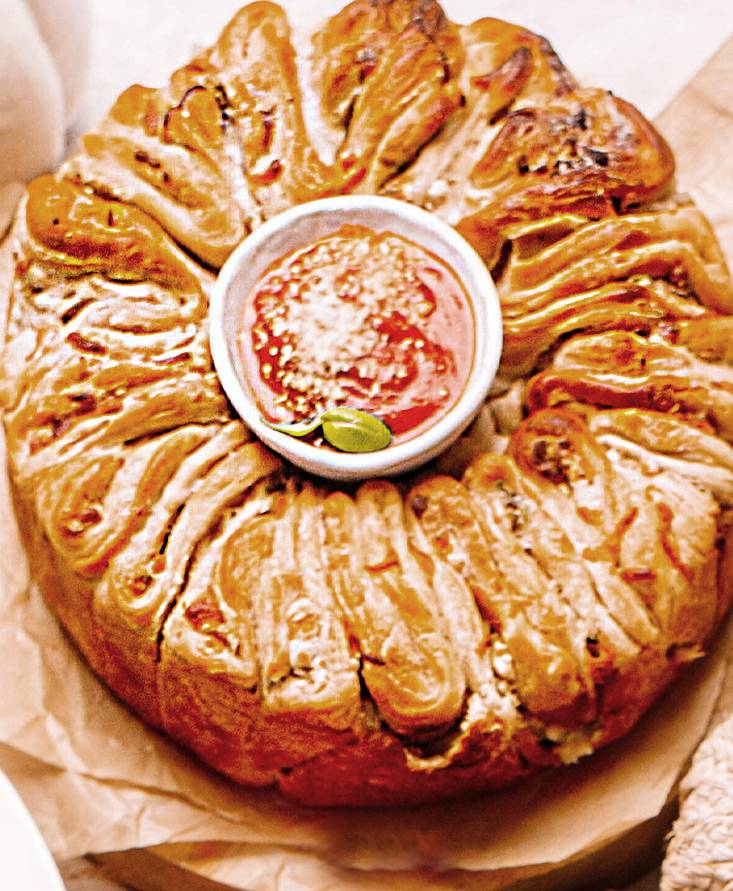 Cheesy Pesto Pull Apart Bread with Marinara.