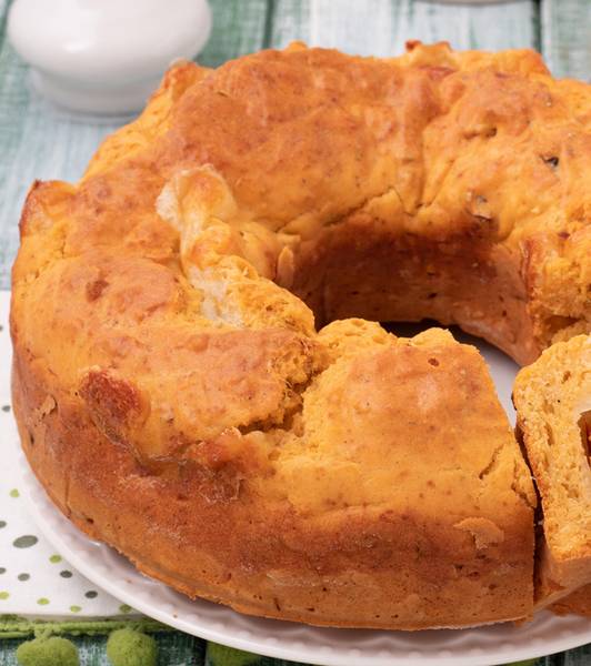 Ciambella salata ai pomodori secchi