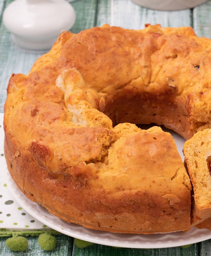 Ciambella salata ai pomodori secchi