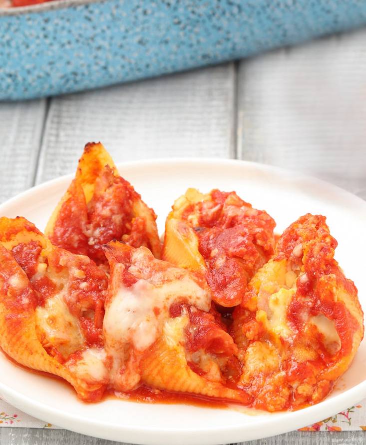 Conchiglioni ripieni di uova sode e prosciutto