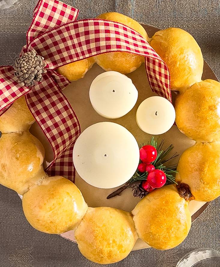 Corona di panini al pomodoro e mozzarella