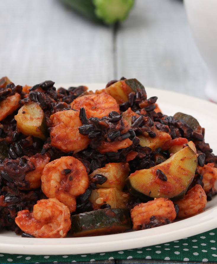 Riso venere con gamberi e zucchine