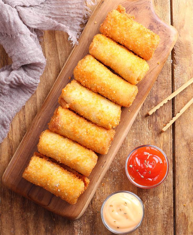 Chicken nuggets with bell pepper sauce