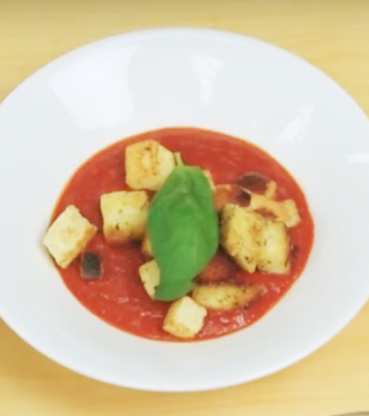 Crostini con crema di pomodoro e acciughe