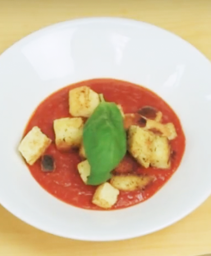 Crostini con crema di pomodoro e acciughe