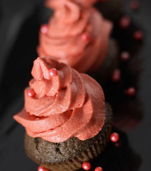 Cupcake nero alla panna aromatizzata al pomodoro