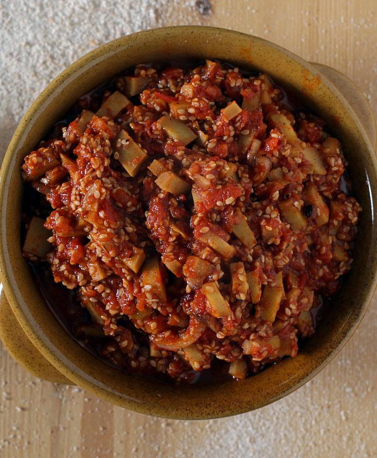 Seitan and sesame seeds Ragu