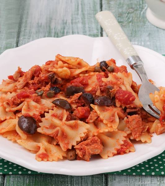 Farfalle con sugo al tonno