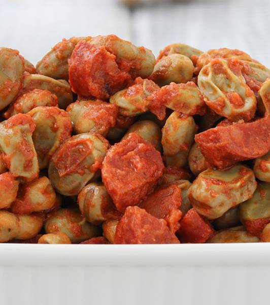 Fave stufate al pomodoro e salame