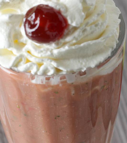 Frullato al pomodoro, banana, mela e limone