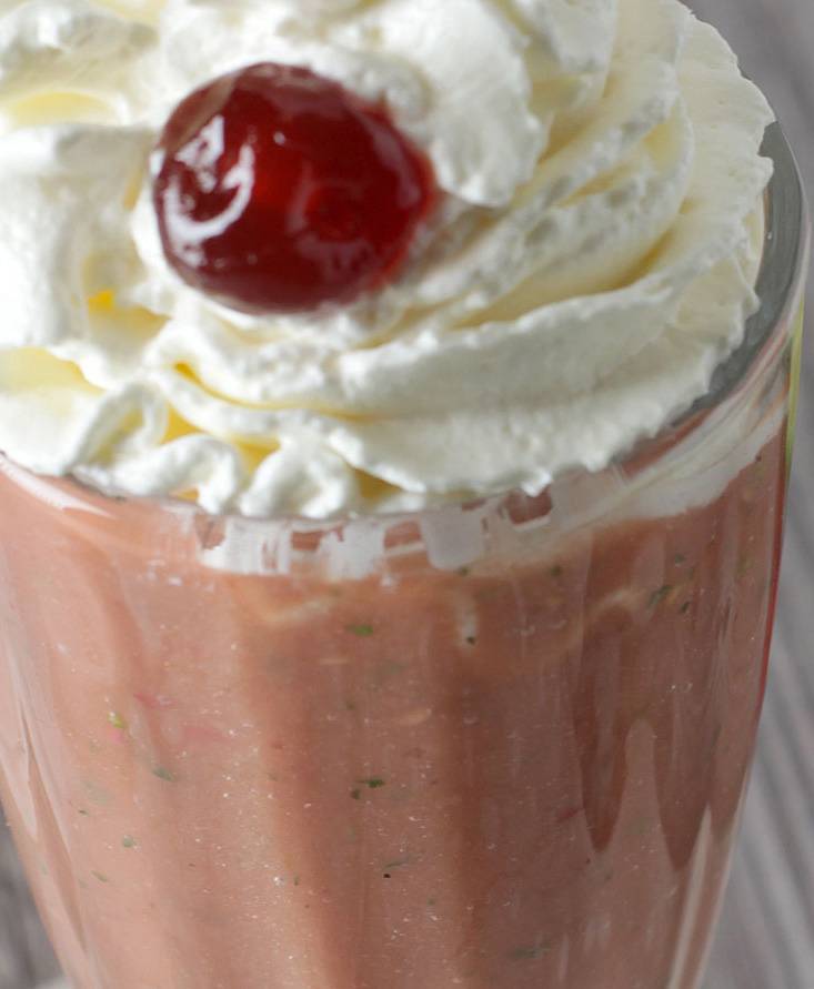 Frullato al pomodoro, banana, mela e limone