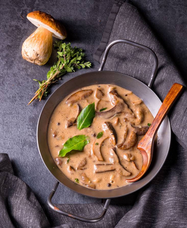 Грибы в томатном соусе