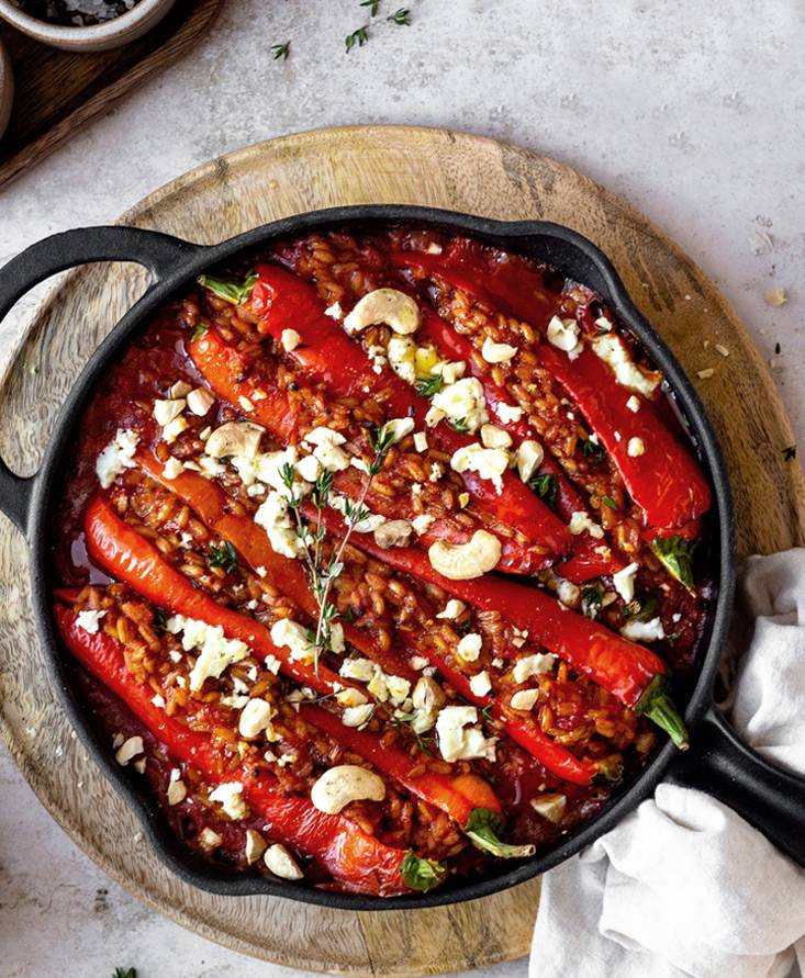 Gefüllte Paprika mit Dinkelreis in fruchtiger Tomatensauce
