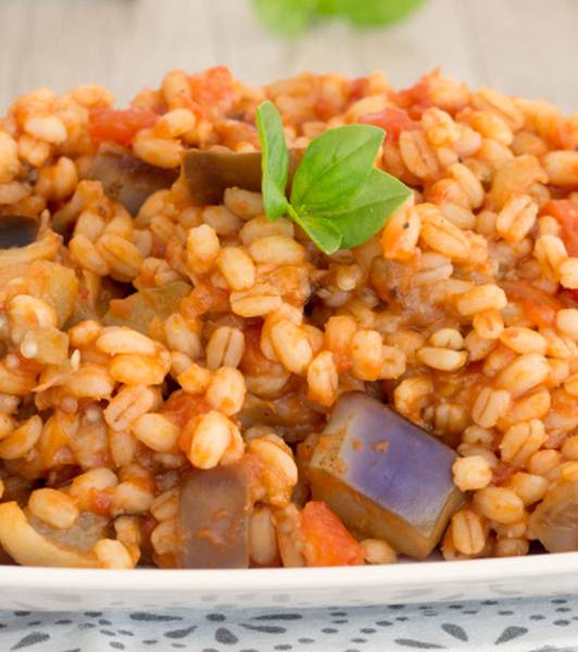 Insalata orzo melanzane e pomodoro
