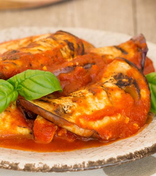 Involtini di melanzane e ricotta al sugo