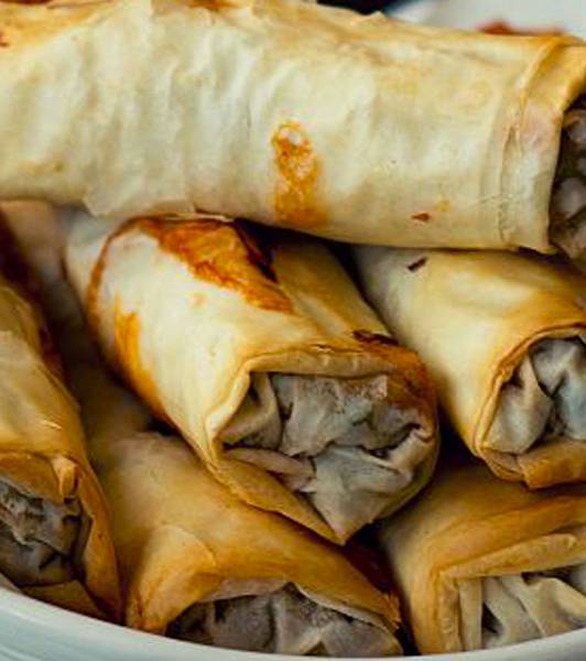 Involtini con piselli al pomodoro, peperoni e patate