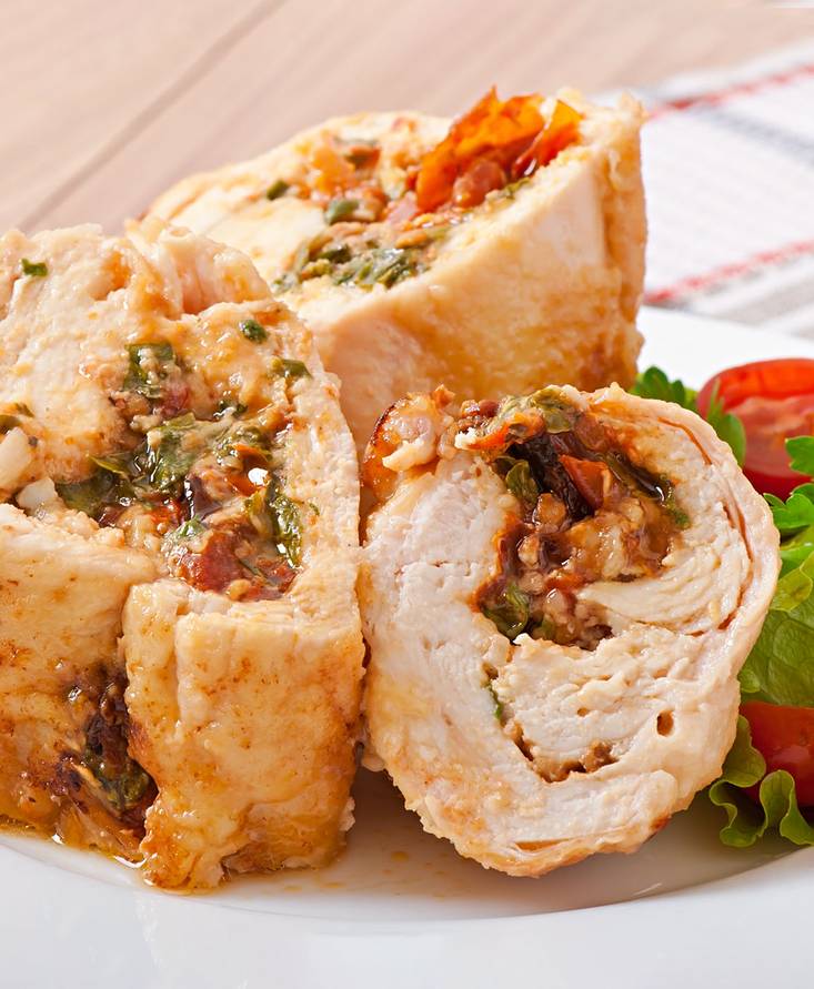 Рулетики из индейки с ботвой репы в томатном соусе