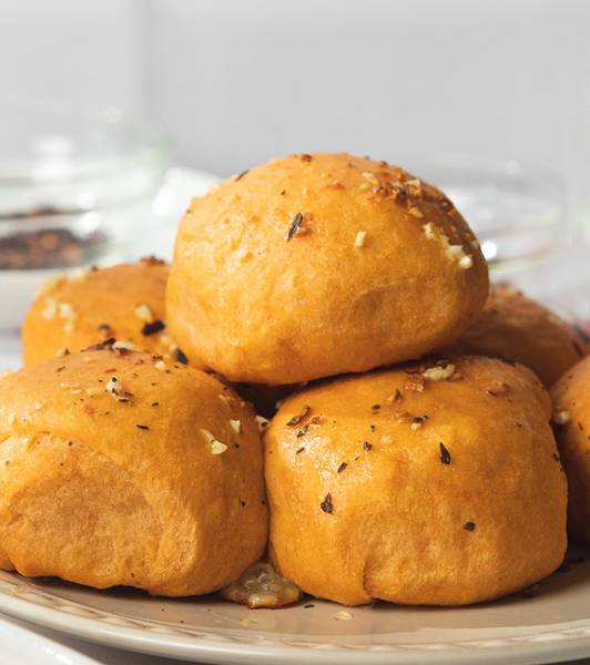 Pancitos Fáciles de Tomate Rellenos de Queso Mozzarella