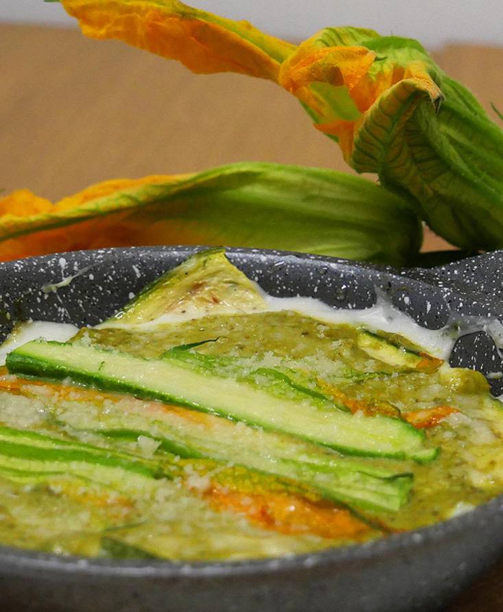 ズッキーニとズッキーニの花のジェノベーゼ風ラザーニャ