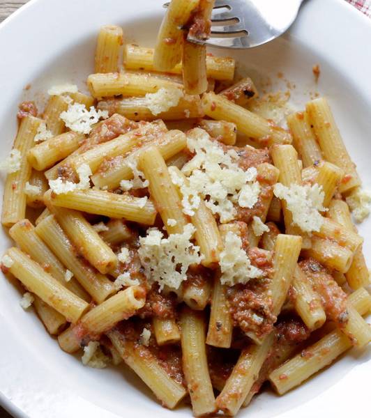 Sedanini in crema di olive e pomodoro