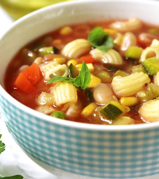 Minestra di pasta con pomodoro cipolla e parmigiano