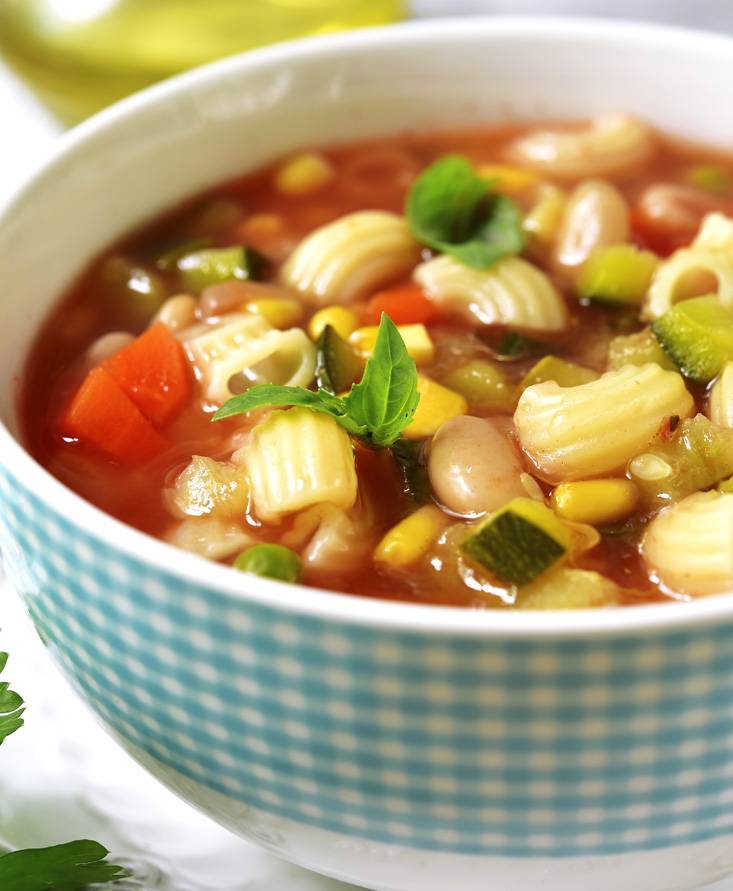 Minestra di pasta con pomodoro cipolla e parmigiano