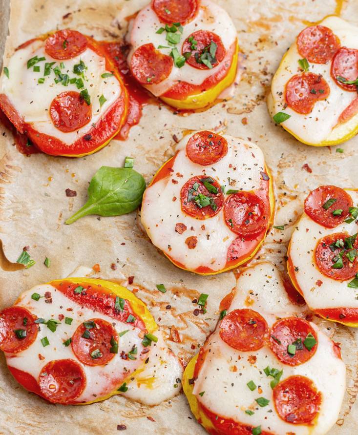 Mini pizza de calabacín y tomate