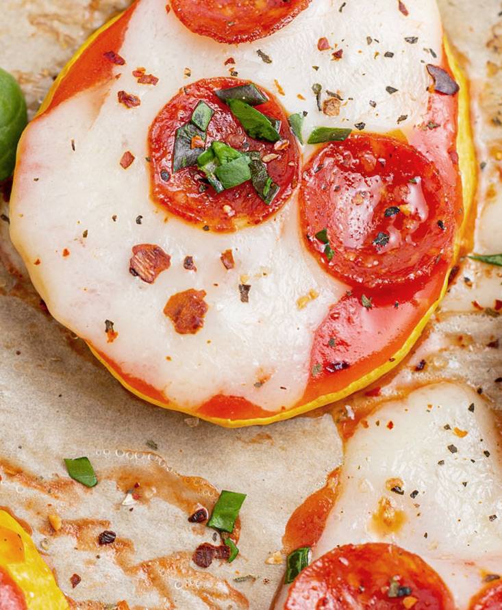 Mini pizza de calabacín y tomate