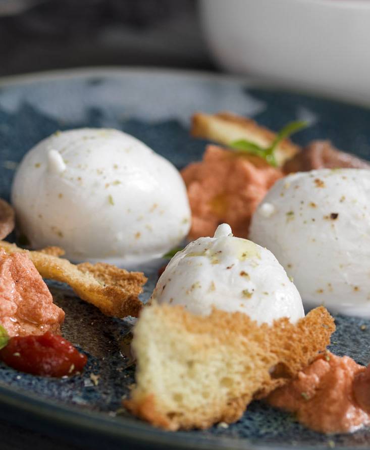 BUFFALO MOZZARELLA BITES WITH TOMATO MOUSSE, ANCHOVIES AND CRISPY BREAD