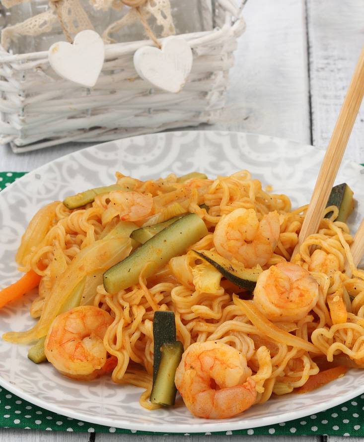 Noodles gamberi e verdure