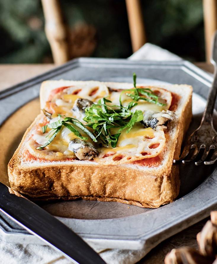 OPEN-­SANDWICH WITH OILED SARDINES AND LOTUS ROOTS